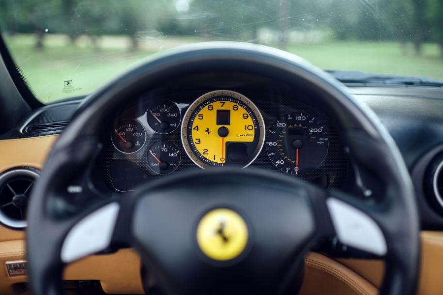  Ferrari 575 Superamerica Fiorano Handling Package 2005 года  (US) (фото 12 из 22)